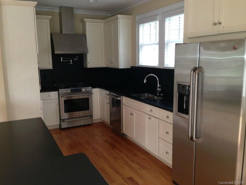 2129 Roslyn Ave, Charlotte, NC 28208