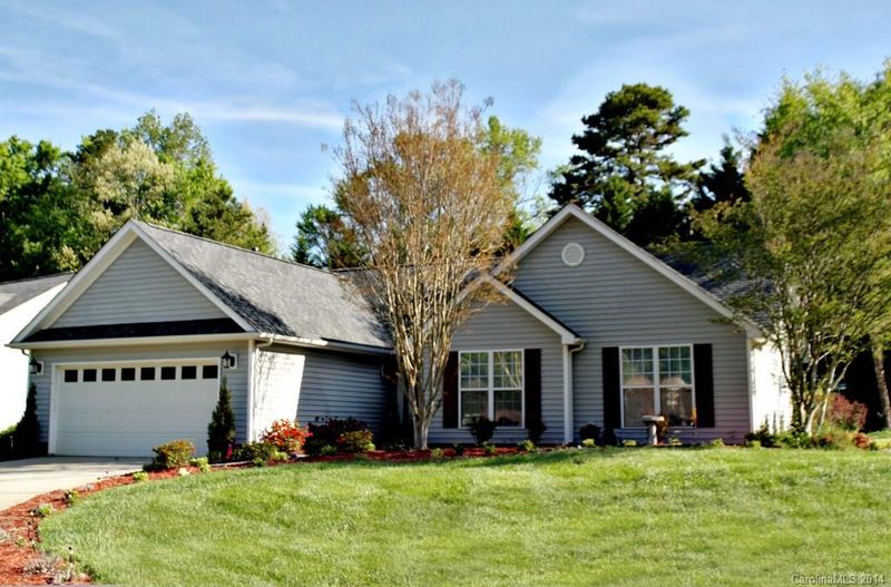 7412 Shadowstone Dr, Charlotte, NC 28270