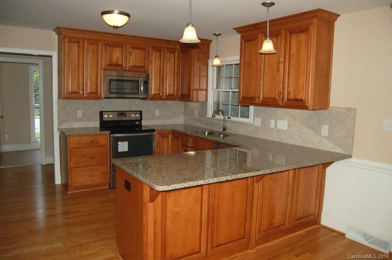 100 Charing Cross Dr, Matthews, NC 28105