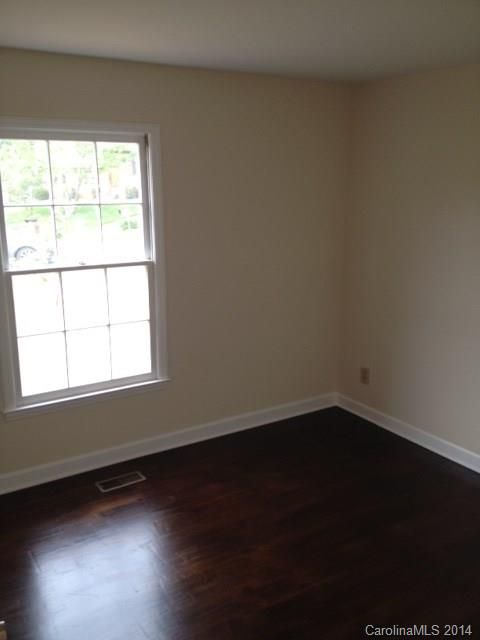 401 Cobblestone Ct, Charlotte, NC 28217