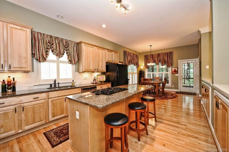 9316 Briarwick Ln, Charlotte, NC 28277