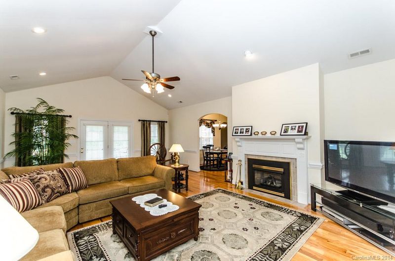2887 Wheatfield Ct, Lincolnton, NC 28092