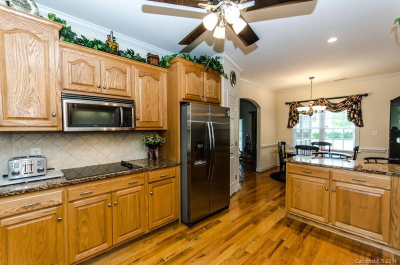 2887 Wheatfield Ct, Lincolnton, NC 28092