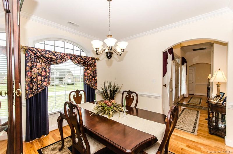 2887 Wheatfield Ct, Lincolnton, NC 28092