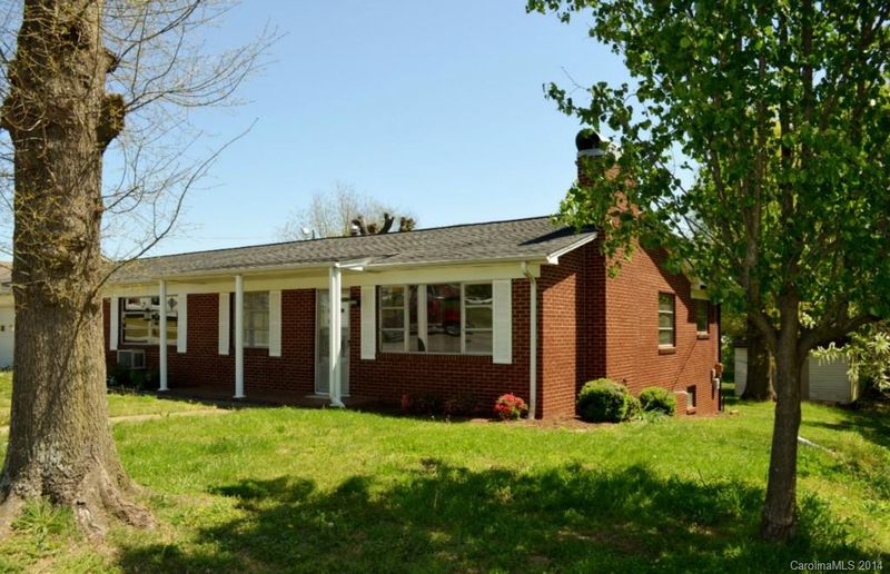 125 27th St, Hickory, NC 28602