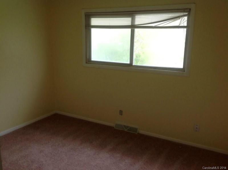 2425 Alleghany St, Charlotte, NC 28208