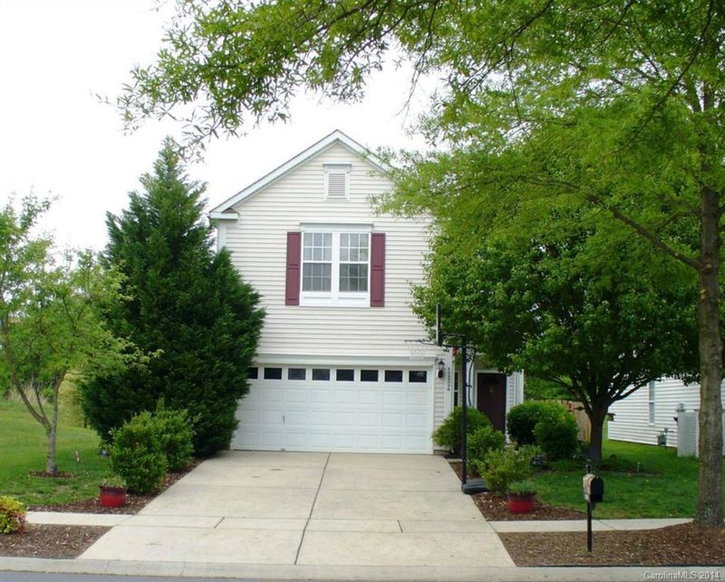 12824 Planters Row Dr, Charlotte, NC 28278