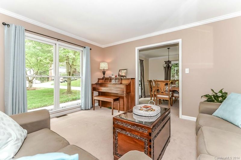 1327 Sea Mist Dr, Matthews, NC 28105