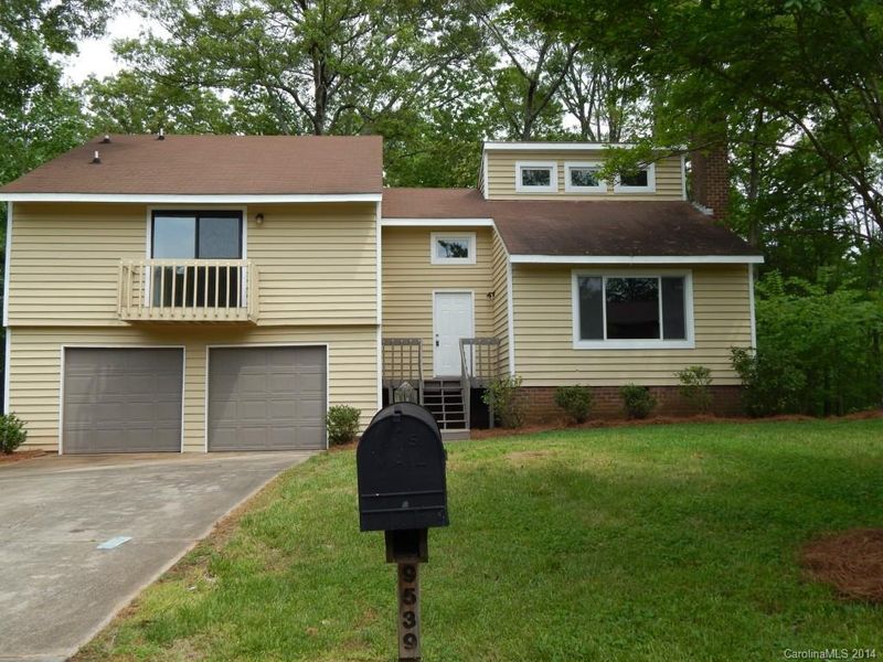9539 Fairway Ridge Rd, Charlotte, NC 28277