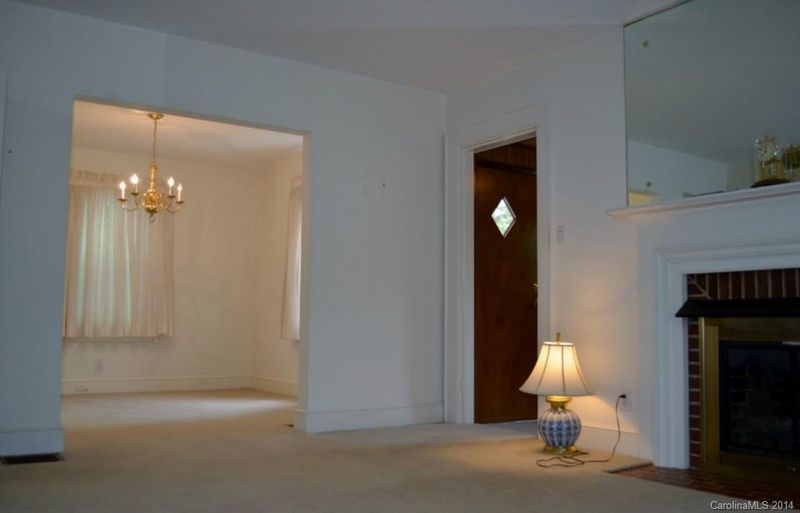 1240 11th St NW, Hickory, NC 28601
