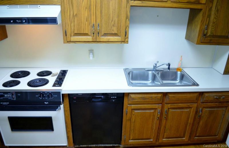 1240 11th St NW, Hickory, NC 28601