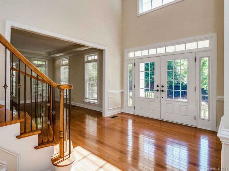 8719 Fairview Rd, Charlotte, NC 28226