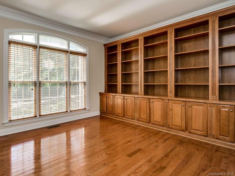 8719 Fairview Rd, Charlotte, NC 28226