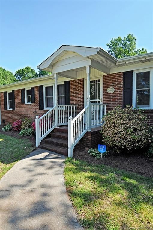 10700 Forest Dr #L21, Matthews, NC 28105