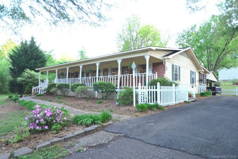 226 Brookwood Rd, Belmont, NC 28012