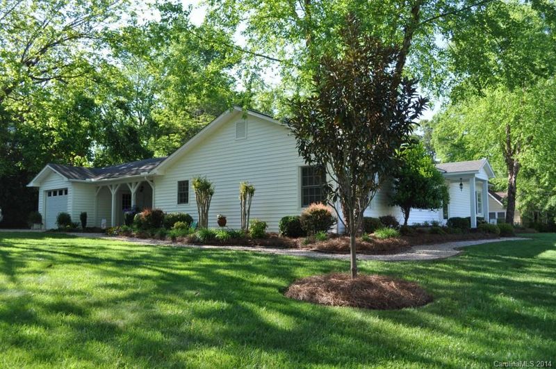 1050 Main St, Mount Pleasant, NC 28124