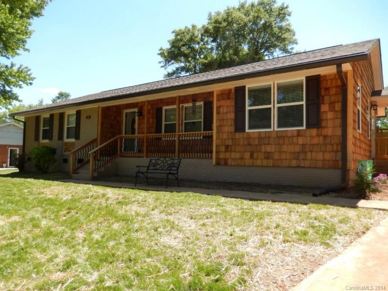8913 Singing Pine Rd, Charlotte, NC 28214
