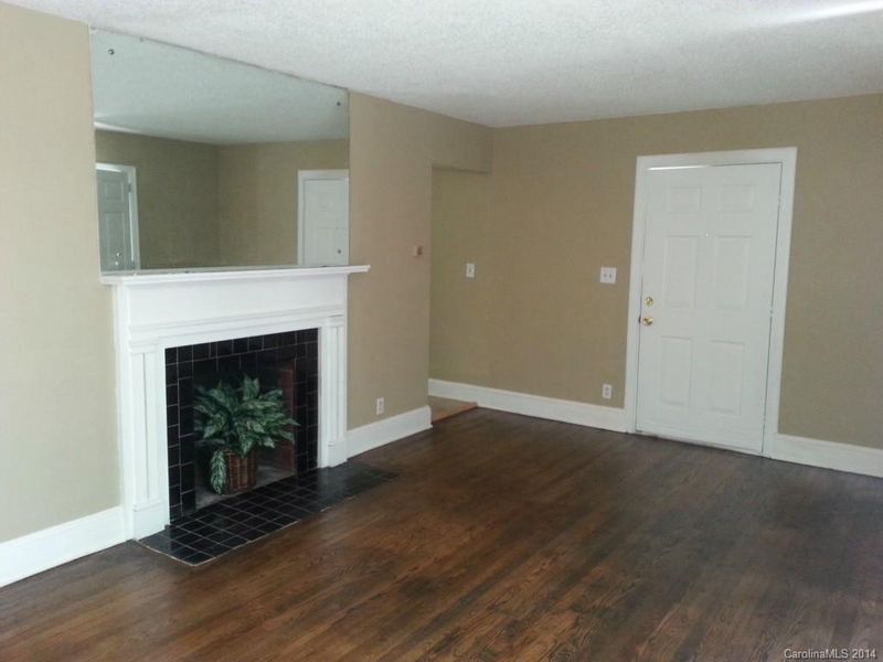 327 E Cama St, Charlotte, NC 28217