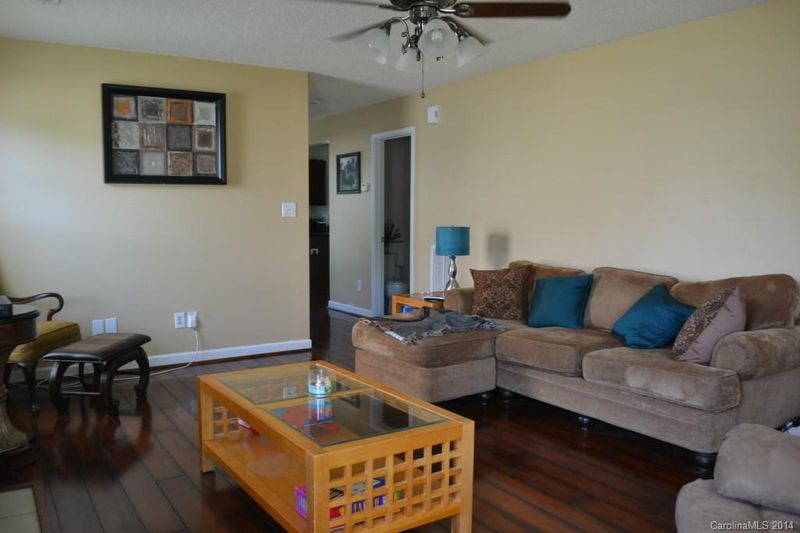 607 Lightspun Ln, Charlotte, NC 28216