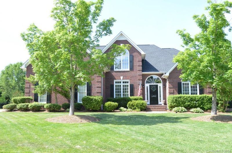 818 Kings Crossing Dr, Concord, NC 28027