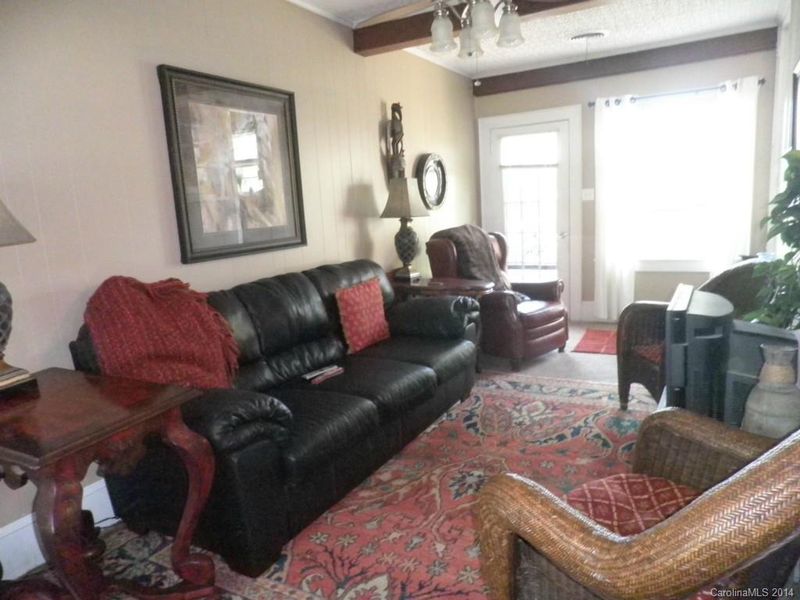 614 Mcbee St E, Lincolnton, NC 28092