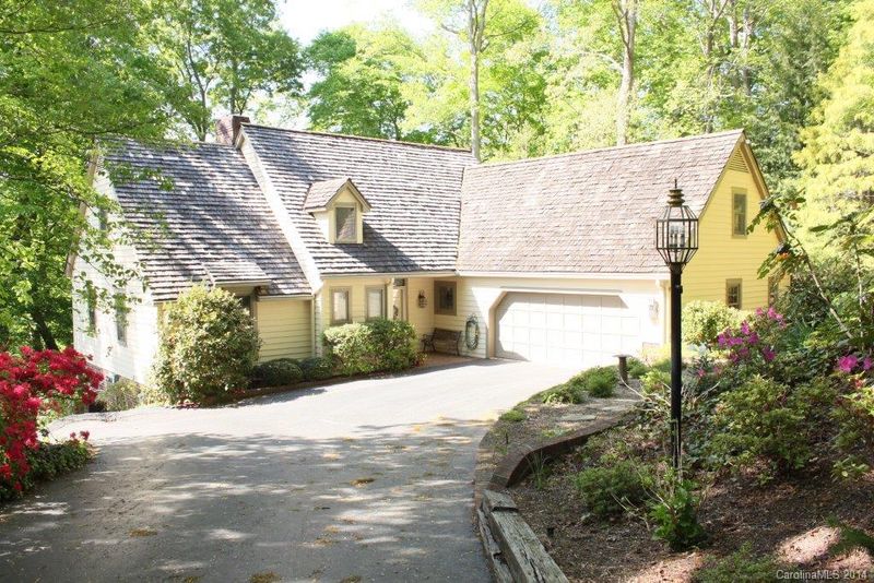 1058 25th Avenue Dr NW, Hickory, NC 28601