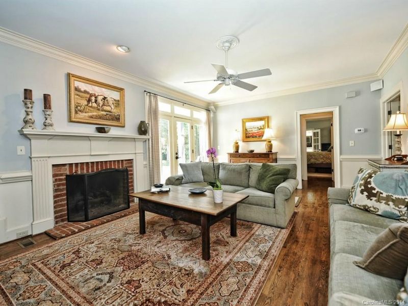 9701 Warwick Cir, Charlotte, NC 28210