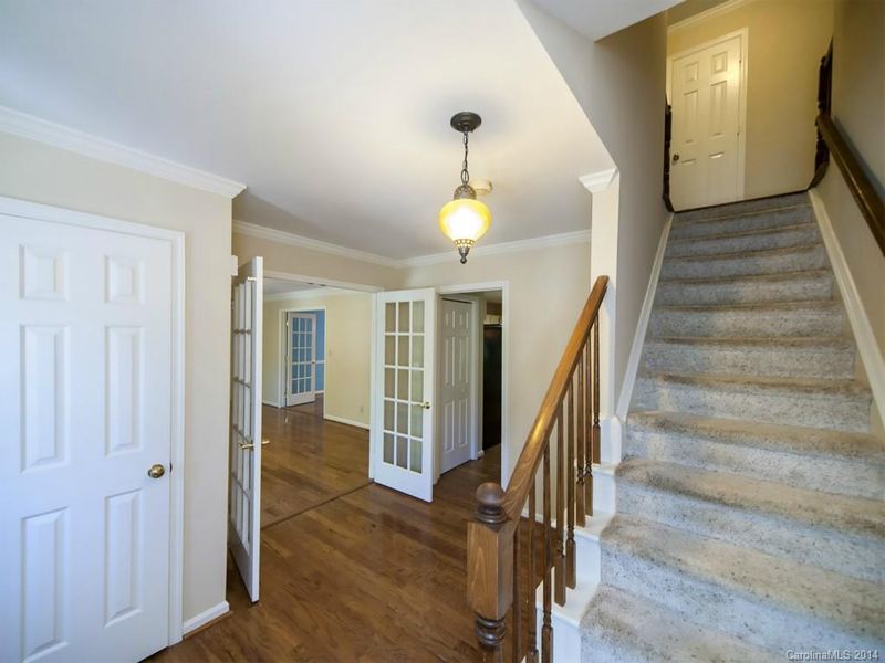 6109 Hickory Forest Dr, Charlotte, NC 28277