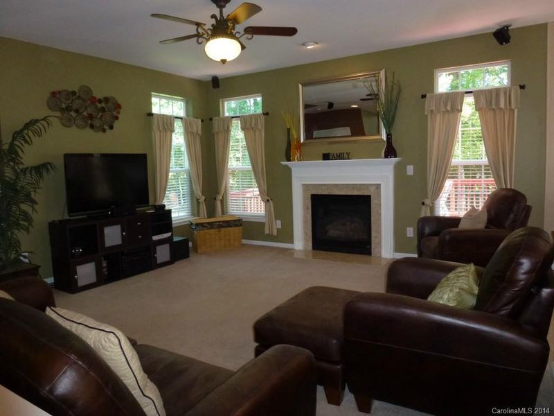 911 Grayscroft Dr, Waxhaw, NC 28173