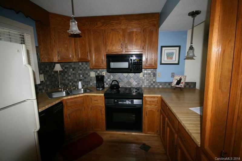100 Willow Run Dr #15, Gastonia, NC 28056