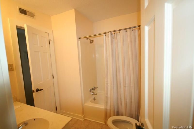 100 Willow Run Dr #15, Gastonia, NC 28056
