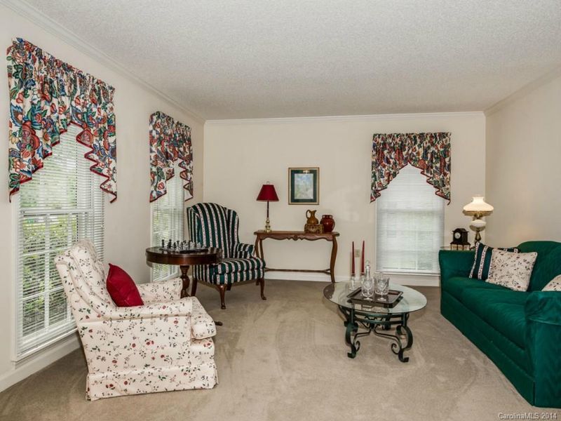 6334 Willow Run Dr, Charlotte, NC 28277
