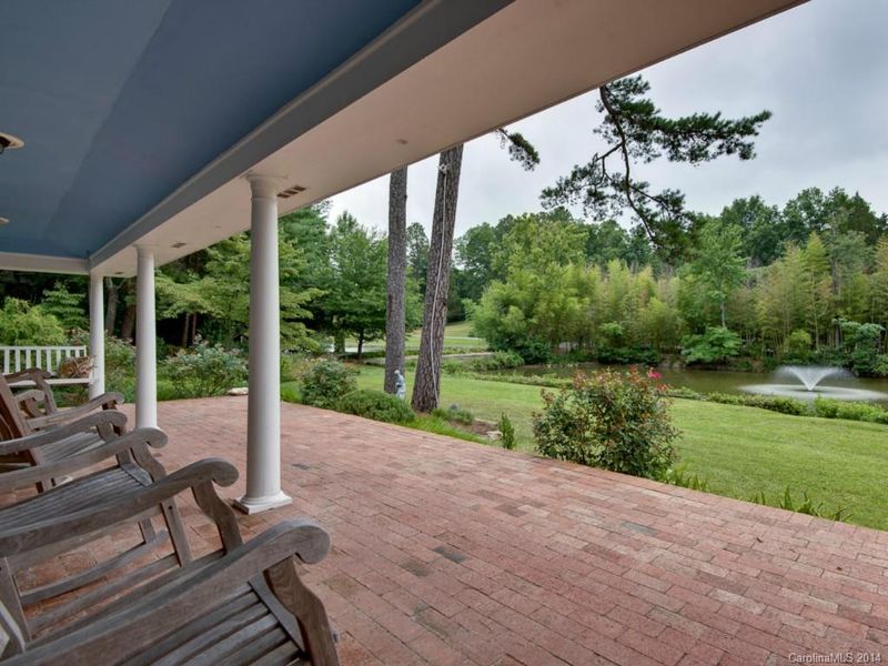 5930 Lakeview Dr, Charlotte, NC 28270