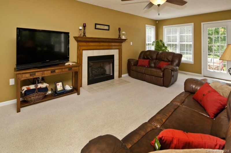 7156 Hunters Bluff Dr, Denver, NC 28037