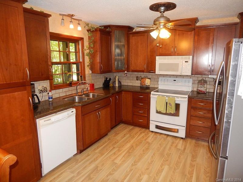 7612 Timber Ridge Dr, Mint Hill, NC 28227