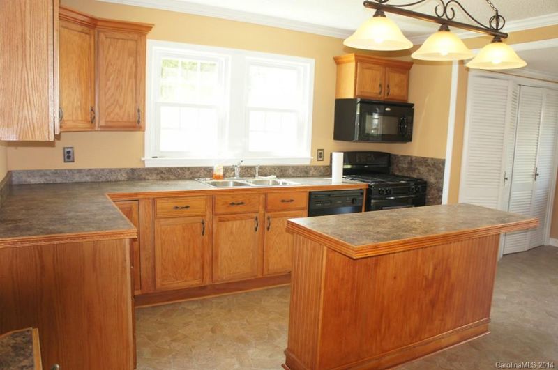 427 Ridge St, Dallas, NC 28034