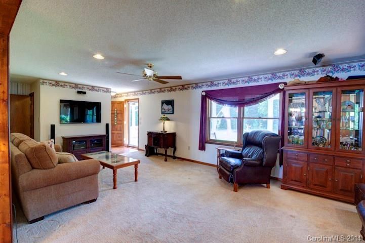 1992 Smith Farm Rd, Lincolnton, NC 28092