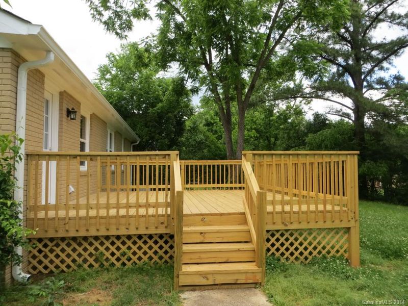 6815 Woodstream Dr, Charlotte, NC 28210