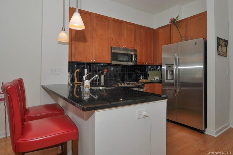 525 E 6th St E #211, Charlotte, NC 28202