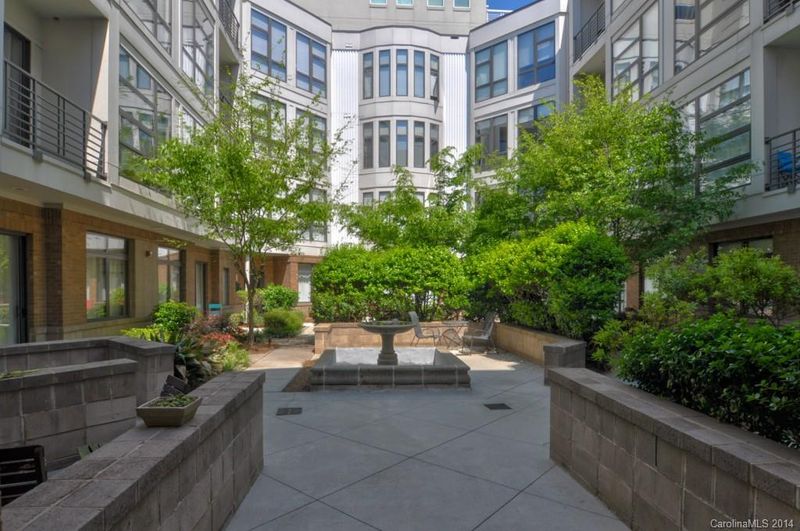 525 E 6th St E #211, Charlotte, NC 28202