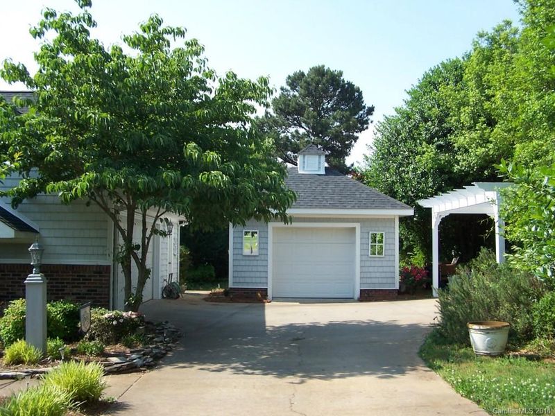 104 Old Squaw Rd, Mooresville, NC 28117