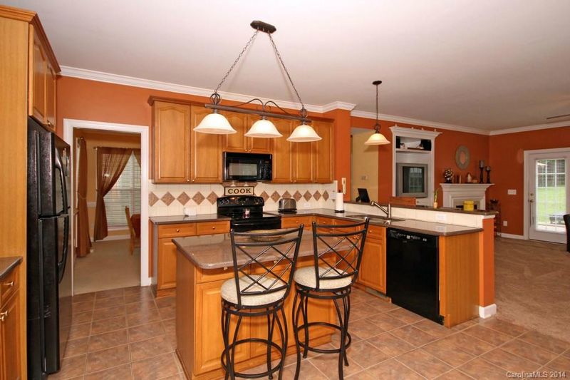 110 Jousters Ct, Mooresville, NC 28117