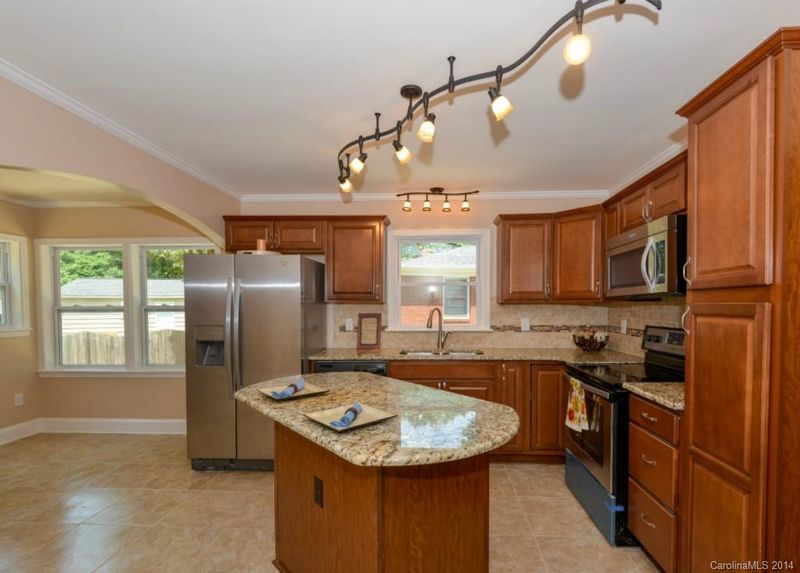 2440 Eaton Rd, Charlotte, NC 28205