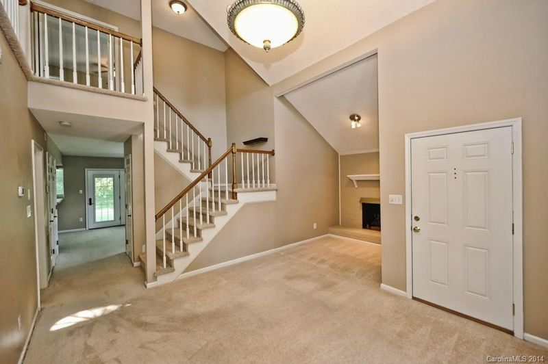 9300 Kings Falls Dr, Charlotte, NC 28210