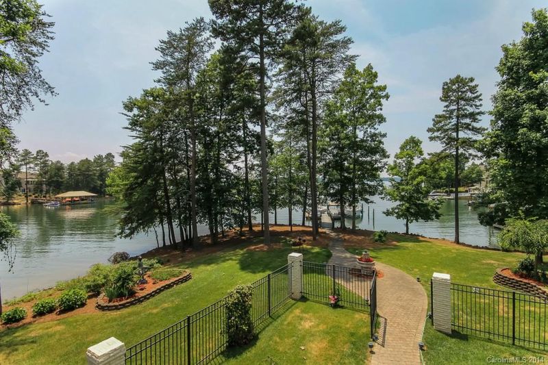 450 Bay Harbour Rd, Mooresville, NC 28117