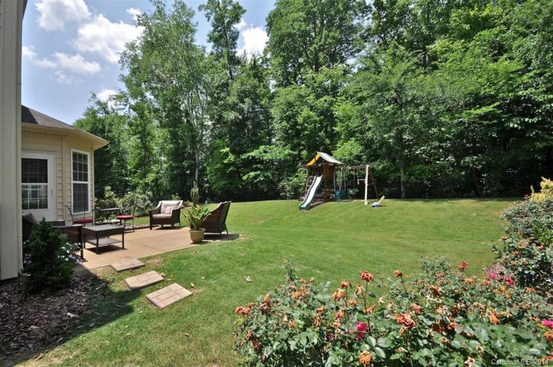 9737 Ridgeforest Dr, Charlotte, NC 28277