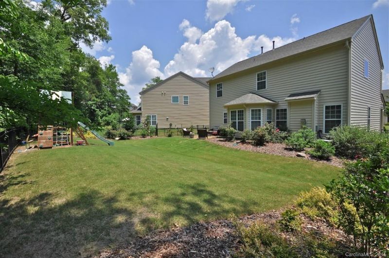 9737 Ridgeforest Dr, Charlotte, NC 28277