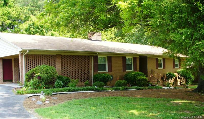 427 Boyce Rd, Charlotte, NC 28211