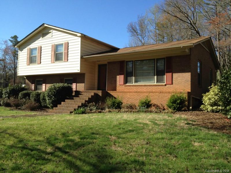 8818 Douglas Dr, Charlotte, NC 28217