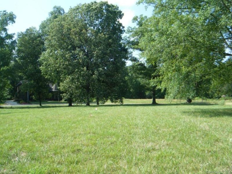 8228 Rolling Fields Rd, Charlotte, NC 28227